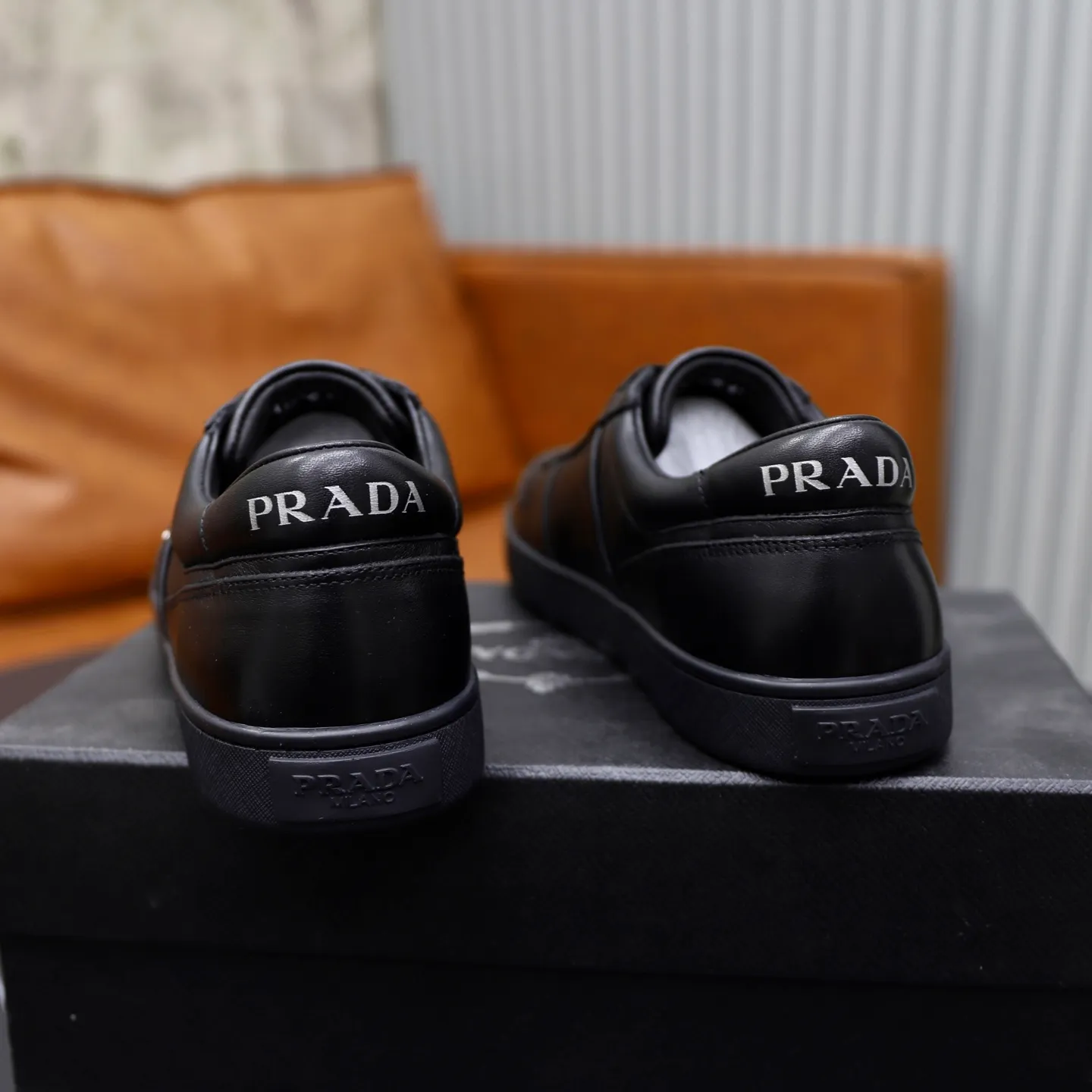 Factory price: 600💰Top original order Brand: PRADA (Prada) Standard code: Men's size 38/44 (45 can be customized) Grade: Same as the official website Material: Original cowhide surface splicing, cowhide lining, original wear-resistant soft outsole Style category: casual sports shoes, young fashion, European and American trends, British style Color: actual picture color